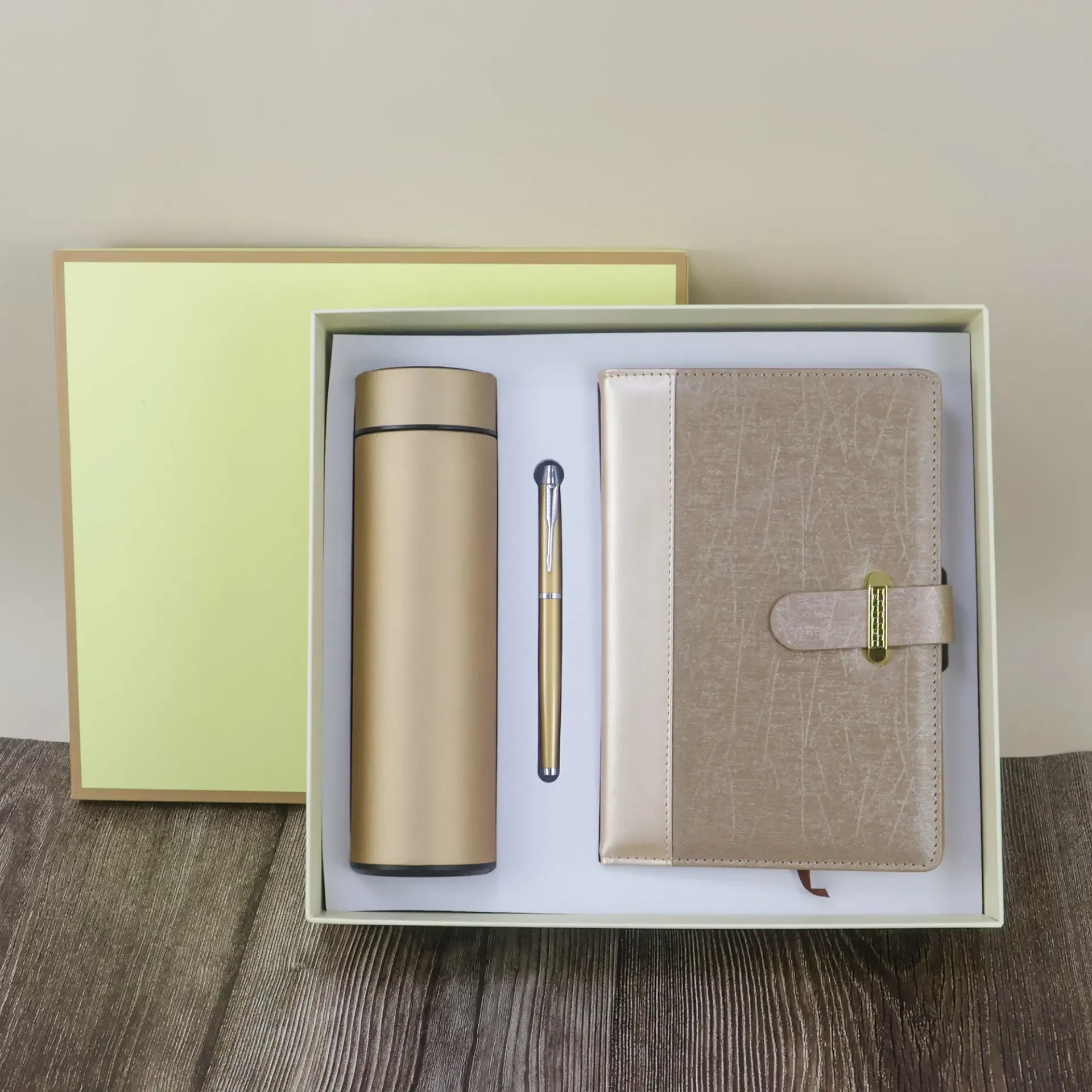 Luxury Gift Set – Elegant & Practical (Gold)