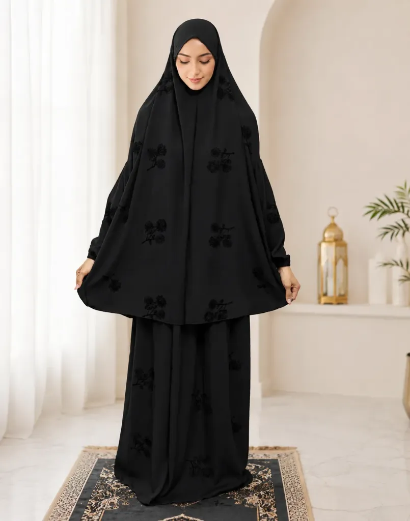 Tone-on-Tone Embroidered Prayer Set Black 