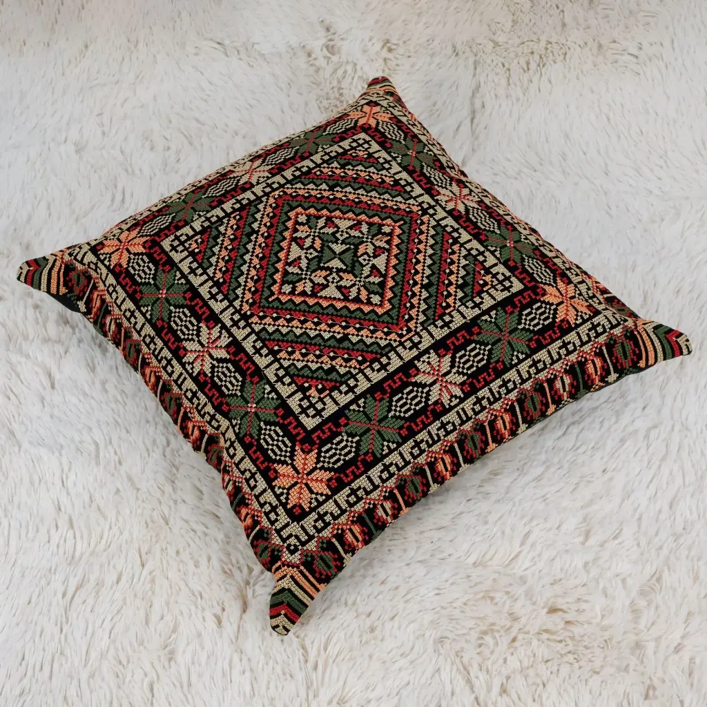  Embroidered pillowcase with zipper for cushions
