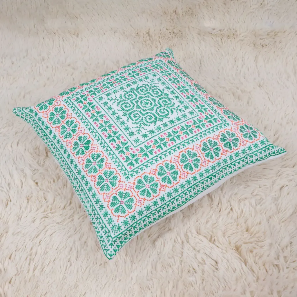  Embroidered pillowcase with zipper for cushions
