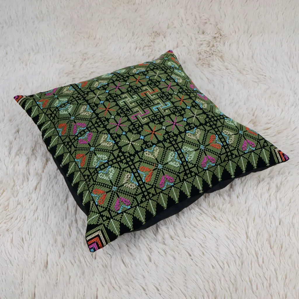  Embroidered pillowcase with zipper for cushions