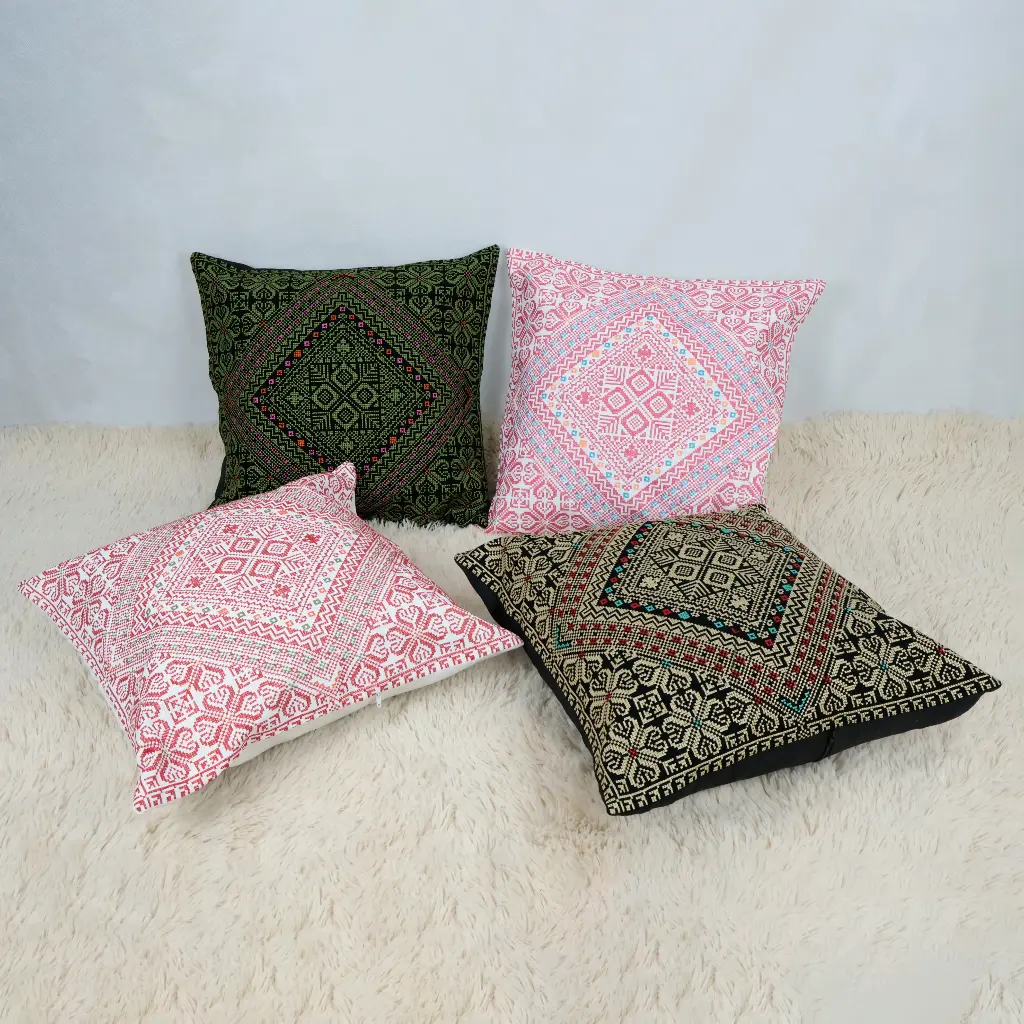  Embroidered pillowcase with zipper for cushions