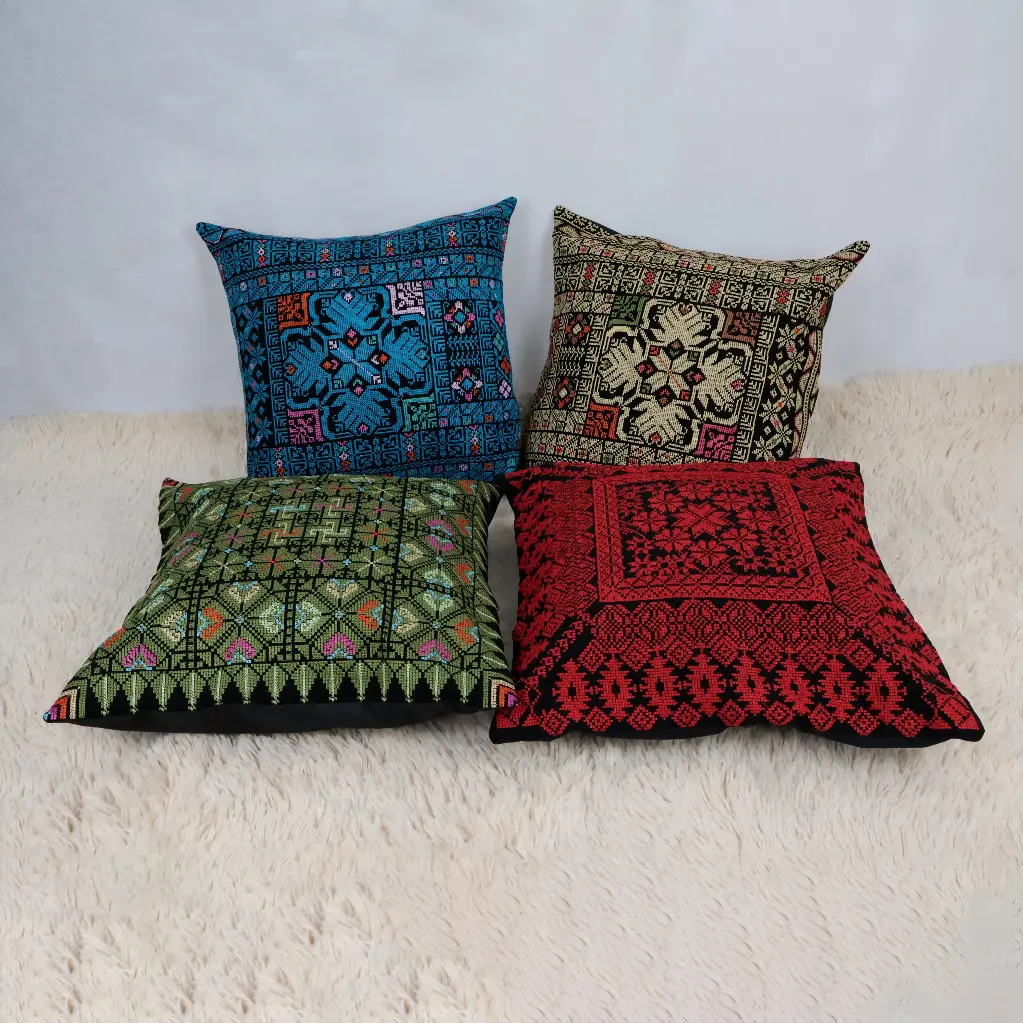  Embroidered pillowcase with zipper for cushions